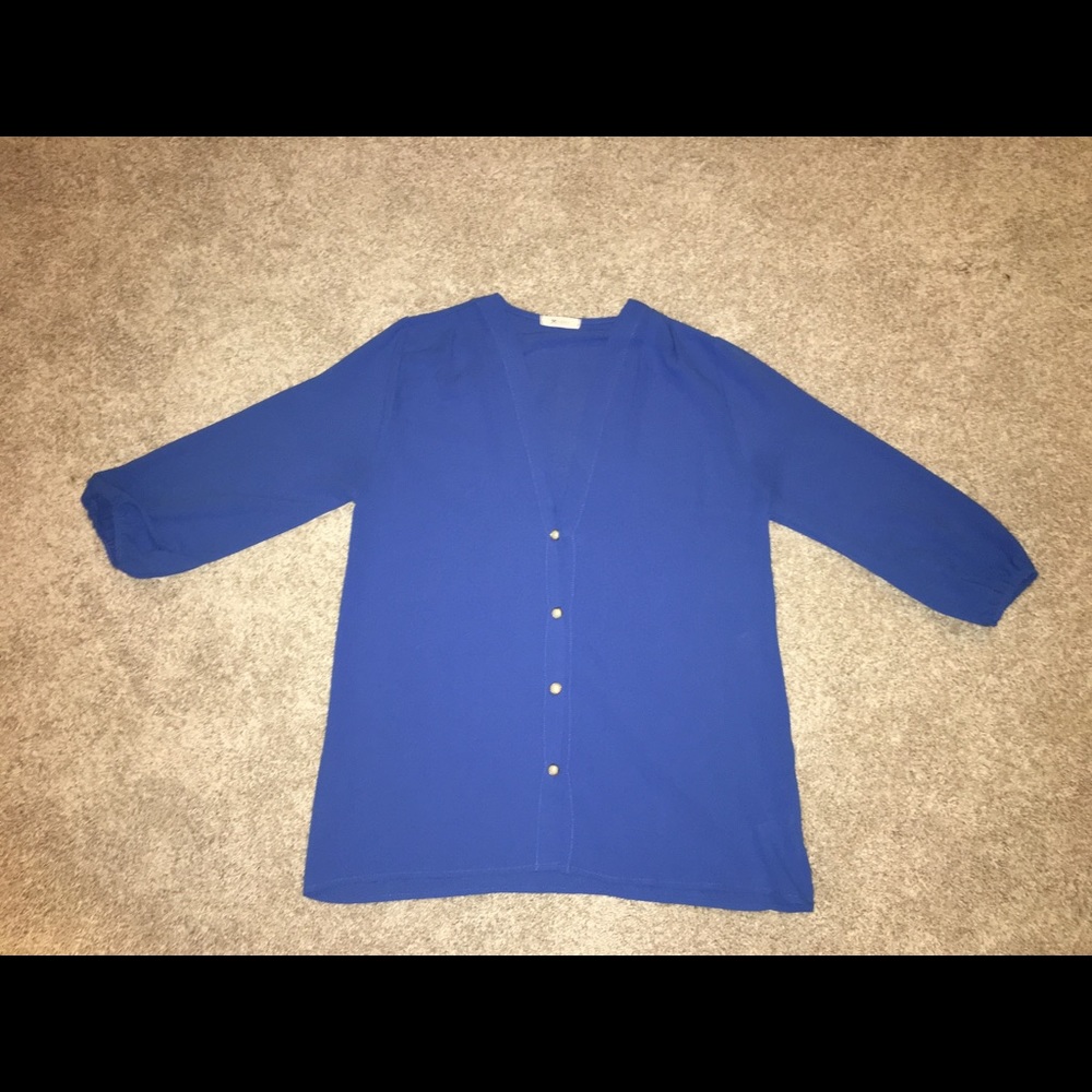 Everly blue shirt with pearl and gold buttons